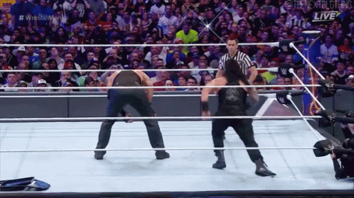 Roman Reigns esegue la memorabile Spear su Undertaker